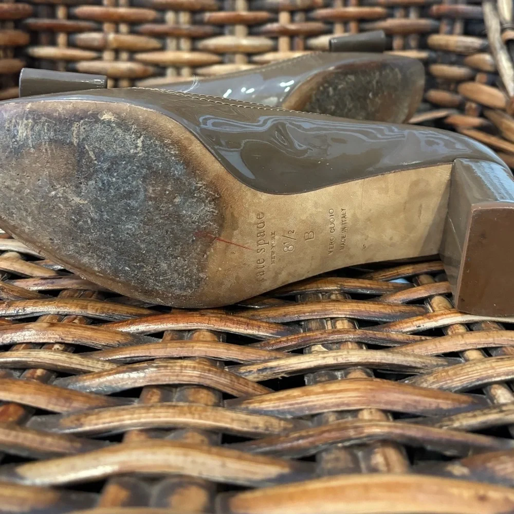 kate spade Taupe Patent Block Heel Pumps with Bow in size 8.5